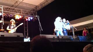 Texas Tornados - "Mas y Mas" or "Ay Te Dejo en San Antonio"