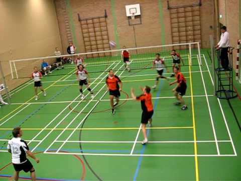 Een mooi block in de wedstrijd VCV H1 - Furos H1