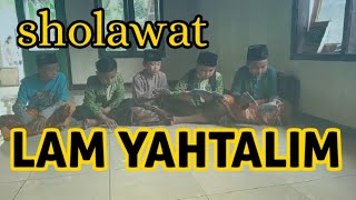 Download lagu Sholawat Lam yahtalim terbaru || official music video santri mengaji mp3 Download lagu Sholawat Lam yahtalim terbaru || official music video santri mengaji mp3
