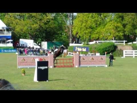 Gilbert Tillmann mit Hello Max - Stechen des Deutschen Spring- und Dressur-Derby Hamburg 2013