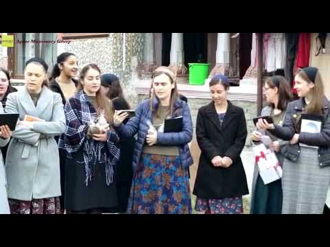 Cântarea pentru cei îngrijorați | Dani Barbu și grupul Agape în vizită la văduve și orfani .