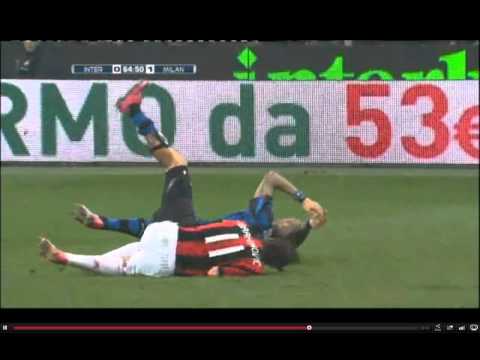 Zlatan knocks Materazzi ( Inter - Milan 2010-11-14 )