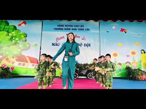 Chương trình giao lưu "Màu áo chú bộ đội" của các bé khối 4  tuổi trường mầm non Tùng Lộc