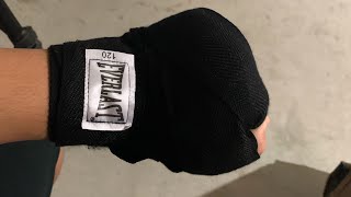 How to wrap your hands for boxing 🥊 | Everlast 120 |