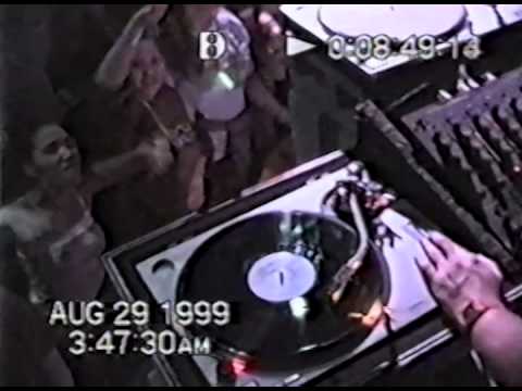 1999 Jujubeats by B3-DJ Dan with a great view of the crowd