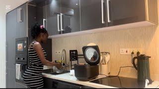 Ugandan girl Cooking Jollof Rice in Ghana 🇬🇭 For The First Time Without Meat .