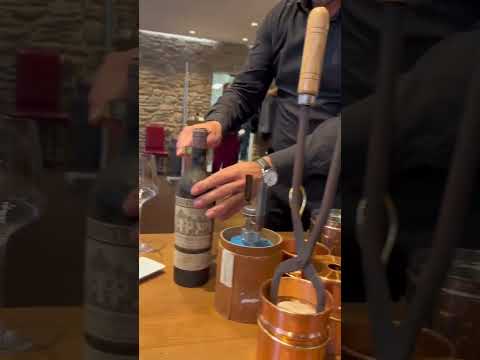 Opening a Chateau Haut Brion 1926 🍷@wunderbrunnen_opfikon#hautbrion #bordeaux #winetasting #wine