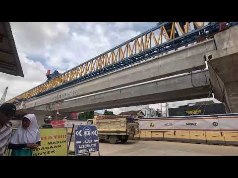 Erection pcu girder ke 5 bentang 50.8m