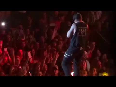 Brantley Gilbert - Kickin It In The Sticks - Blackout Tour 2016 Knoxville, TN