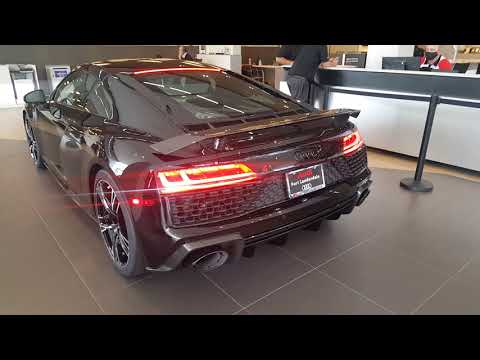 2020 Audi R8 V10 performance - cold start sound and loud revs!