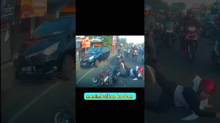 Download lagu Detik detik motor tabrak mobil mp3