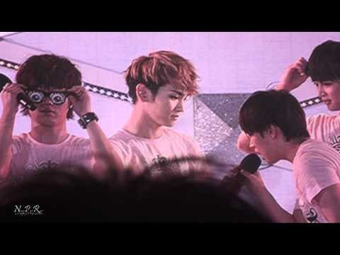 120609 ending 大螢幕云蝈蝈眼鏡很搶戲