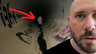 CHASED BY A CLOWN IN A TUNNEL - PENNYWISE IT CLOWNS?!?!?
