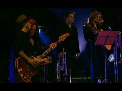 Enrique Bunbury y Nacho Vegas - De esclavitud y de cadenas (Directo)