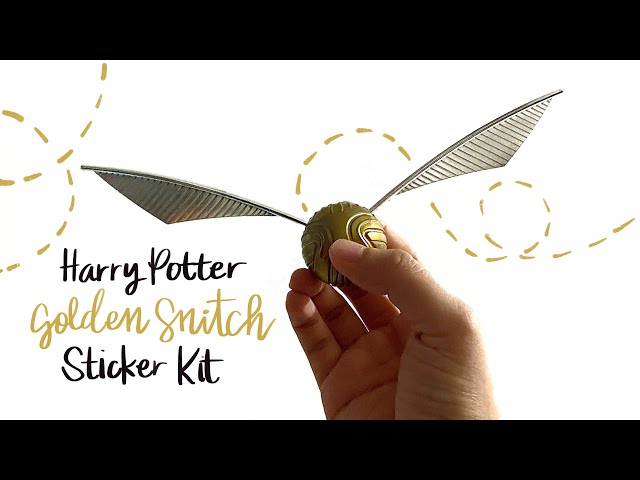 Vídeo relacionado con Harry Potter Golden Snitch - Calcomanías de pared con espejo - Producto oficial para niños y niñas, calcomanías de dormitorio para todas las edades, vinilo plateado para fanáticos de películas y