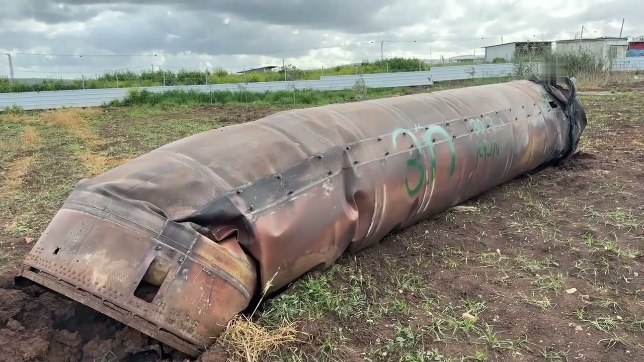 Patlamayan İran füzesi, düştüğü yerde böyle görüntülendi