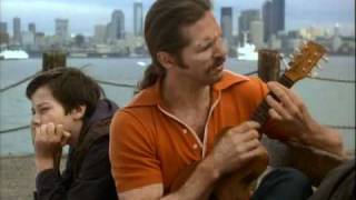 Jeff Bridges singing and playing the ukulele