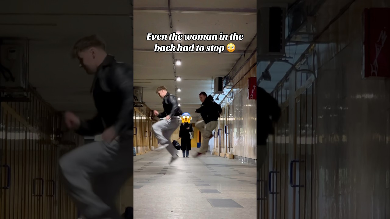 We stopped the girl with our dance / JUMPSTYLE/