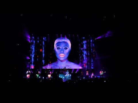 Kelly Clarkson // People Like Us // Live