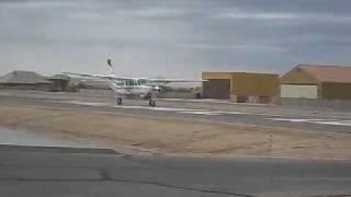 preview picture of video 'Pegasus Airpark Caravan Landing.wmv'