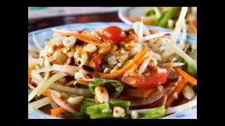 preview picture of video 'Hot Thai Kitchen! - Thai Papaya Salad (Som Tum)'