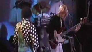 Buddy Guy -  Someone Is Slippin In