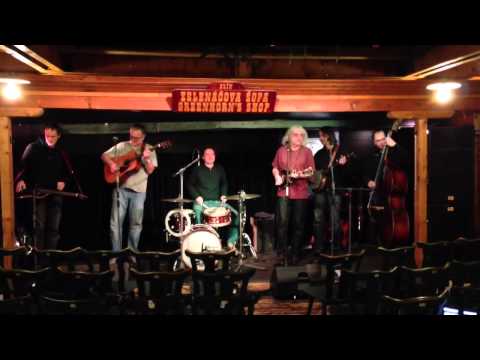 Druhá tráva hraje na zvukovce Folsom Prison od Cashe