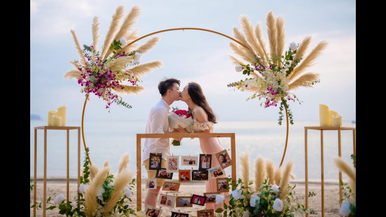 Meilleure demande en mariage surprise sur la plage à Phuket par Wedding Planner Bespoke Experiences