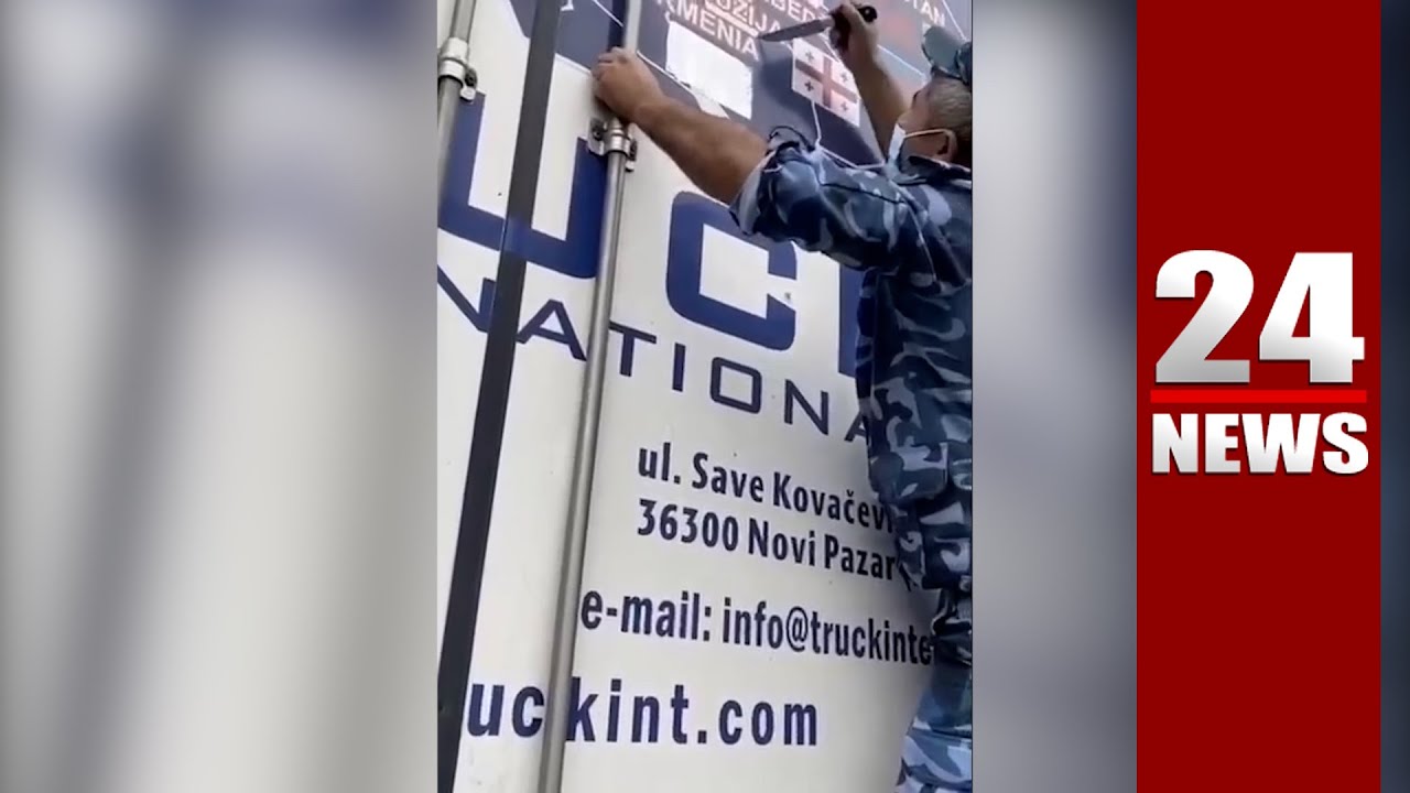 Գորիս-Կապան ճանապարհին ադրբեջանցիները մաքրում են Հայաստանի դրոշը