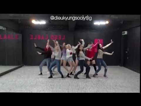 MOMOLAND Dance To DIA’s “WOOWA”