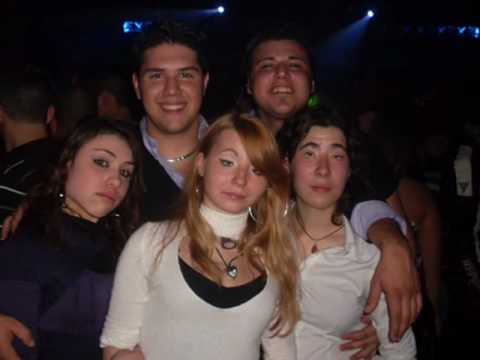 Serate tra amici in discoteca.