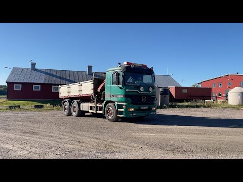 Köp Lastbil Mercedes-Benz Actros 2535 med kran på Klaravik