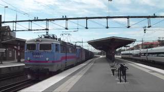 preview picture of video 'Goods train passes Hässleholm'