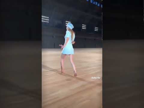 Gigi Hadid runway walk without heels and coperni fall 2022 runway#gigihadid#shorts#runway2022#gigi