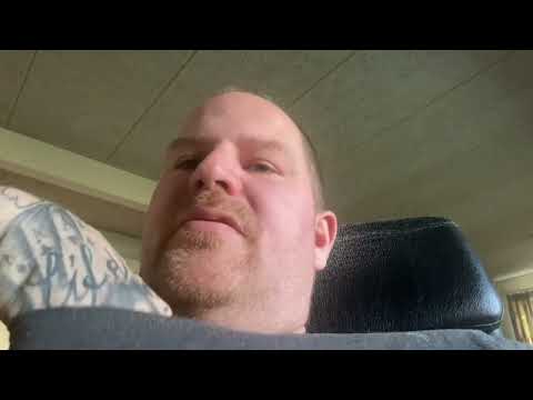 Jeg synes Hugo Helmig tell me to stay er den bedste sang han har lavet talentet stråler bare perfekt