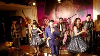 『Shake a tail feather』by SHIRO