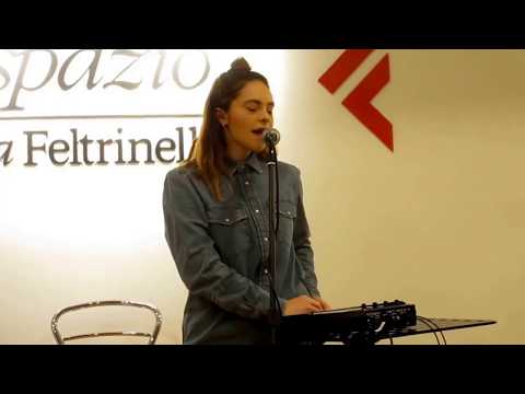 Francesca Michielin - Io non abito al mare - Live la Feltrinelli Librerie (Napoli 20-01-2018)