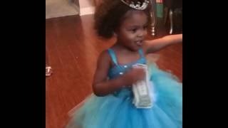 Mary Kate and Ashley Olsen: I am the cute one: by juju bear