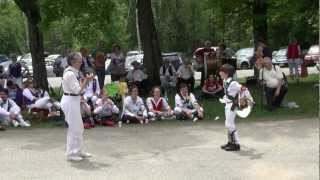 preview picture of video 'Sam dances the Shepherd's Hey at the 2012 Marlboro Ale'