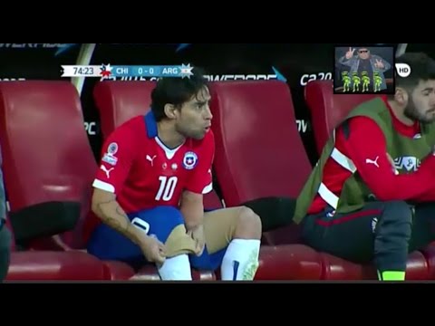 Jorge Valdivia enojado porque lo cambian a los  73 minutos// Final Copa America 2015