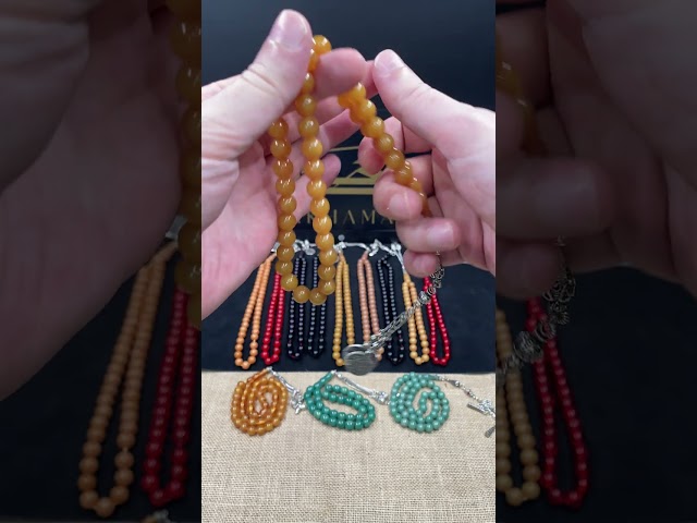 مسباح مسكي عسلي مع شرابة معدنية