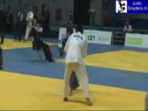 Judo 2009 Moscow: Derly (BRA) - Buuveibaatar (MGL) [-66kg].