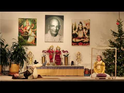 Yogastunde "Umkehrstellungen" mit Premala - Yoga Vidya Ashram Live - 16:15 Uhr 20.12.2021