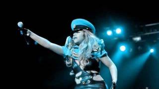 Lil' Kim - Champagne Poppin' Feat. Wiz Khalifa