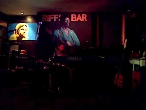 Nirvana- Smells like teen spirit- Drum cover- Riffs bar