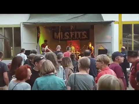 BURGER WEEKENDS - bad vibration burger (live)