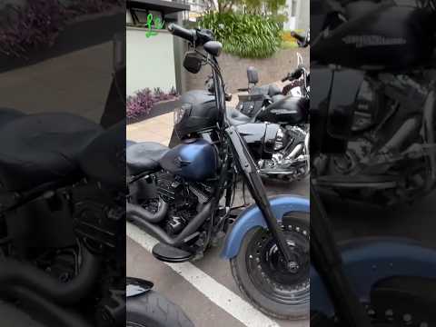 Essa Harley azul escuro chamou atenção no evento! #lcgaragers #harleydavidson