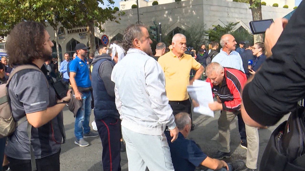 Përplasja në protestë para Kuvendit, policia shoqëron tetë persona