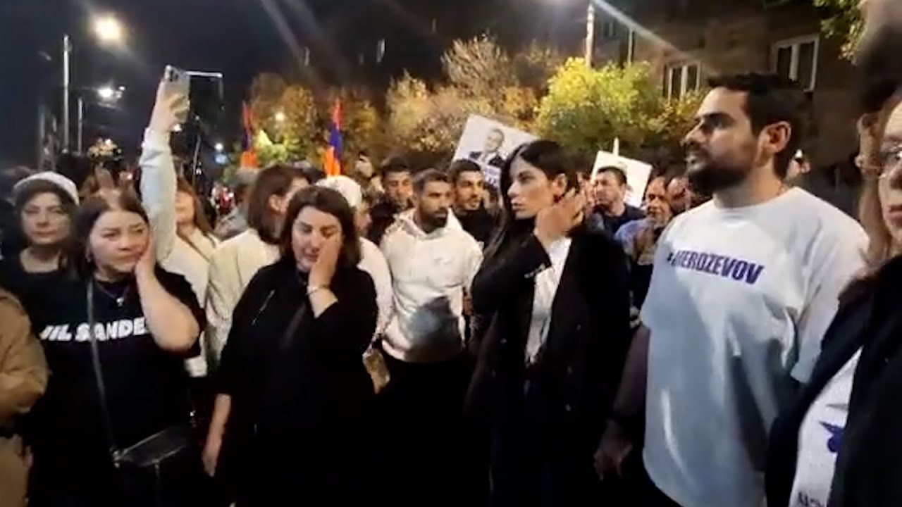 Սամվել Կարապետյանի կինը հուզվեց. նրա ընտանիքը ԱԱԾ-ի դիմաց է