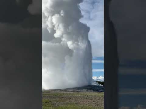 Yellowstone old faithful